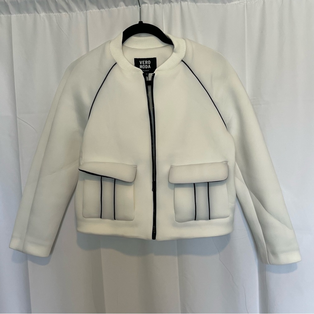 Vero Moda Biker White w/black piping Crop Jacket Zip NWT Size M/L